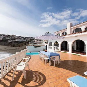 villa-coki-deluxe-first-line-of-the-beach.in-canary-islands.com/